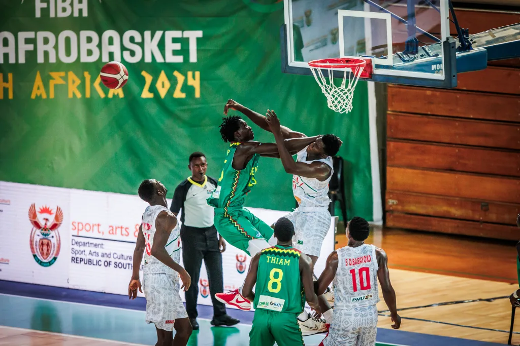 Le Mali, assoiffé de victoire, a dominé les Lions de la Teranga lors de l'AfroBasket U18 2024, tenu le mercredi 4 septembre 2024 à Pretoria, en Afrique du Sud.