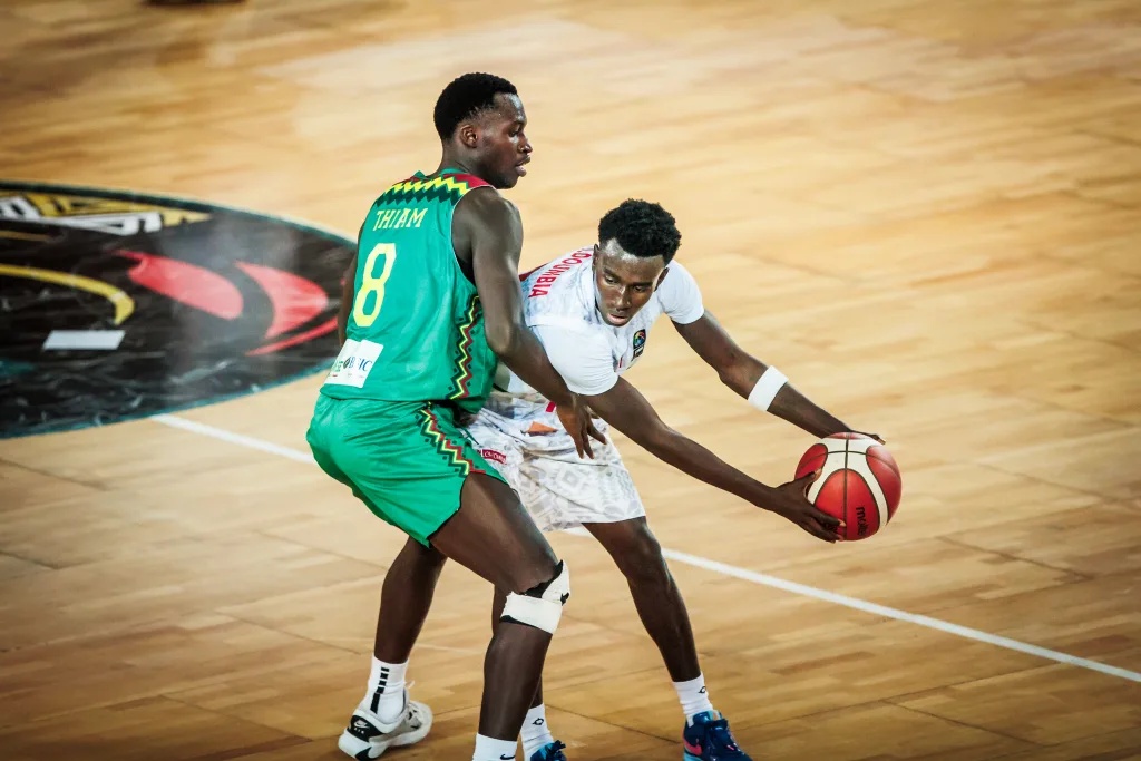 Le Mali, assoiffé de victoire, a dominé les Lions de la Teranga lors de l'AfroBasket U18 2024, tenu le mercredi 4 septembre 2024 à Pretoria, en Afrique du Sud.