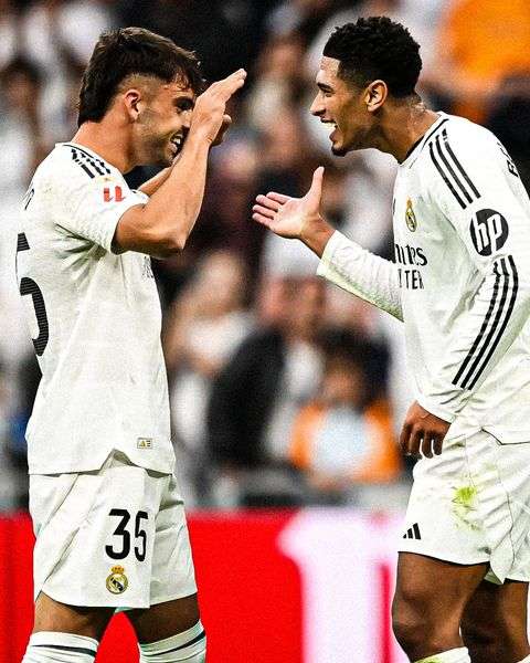 À seulement 21 ans, Raúl Asencio vient de vivre un rêve d'enfance devenu réalité : faire ses débuts avec l'équipe première du Real Madrid. Lors du match contre Osasuna, le jeune défenseur a été propulsé sous les projecteurs lorsque Eder Militao a dû sortir sur blessure. Et il n'a pas manqué l'occasion de se faire remarquer .