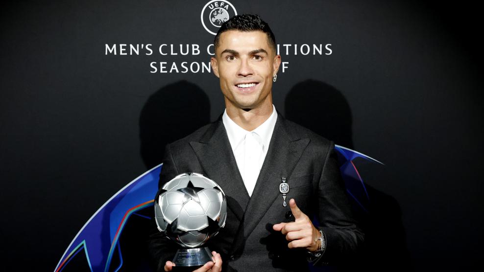 Cristiano avec le trophée du meilleur buteur de l'UEFA Champions League