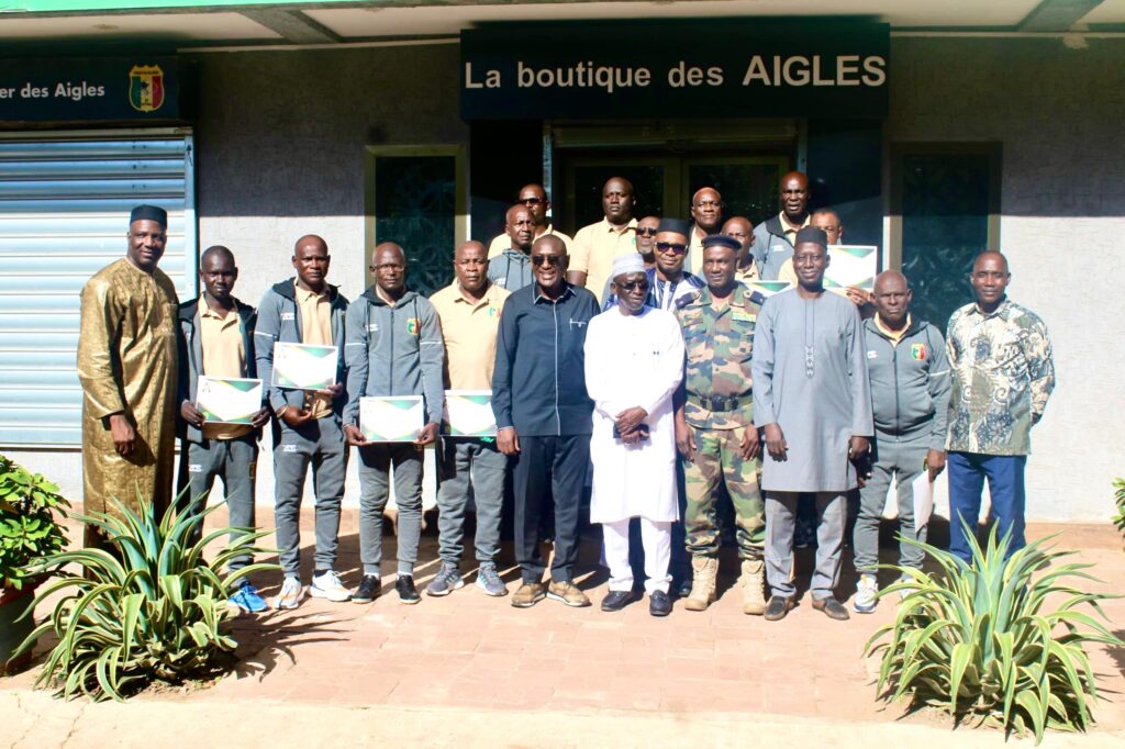 Remise des diplômes de Licence Pro A CAF à 17 entraîneurs maliens par la FEMA-Foot