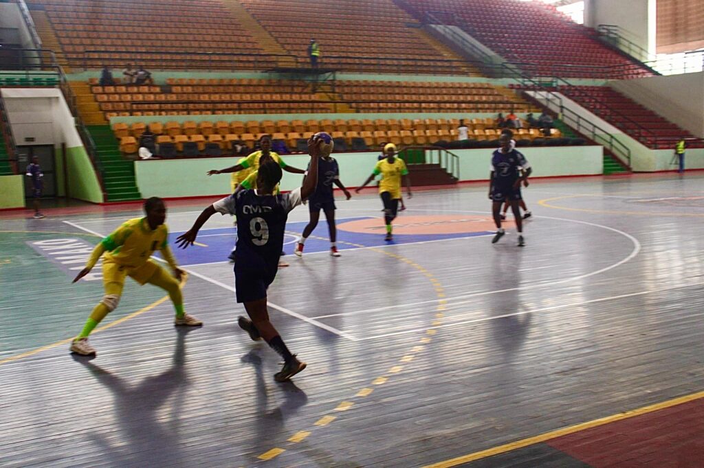 C’est faible d’expérience et très jeune que le CMB s’est fait écraser par l'AS Police, ce jeudi 26 septembre 2024 au Palais des Sports Salamatou Maïga de Bamako.
