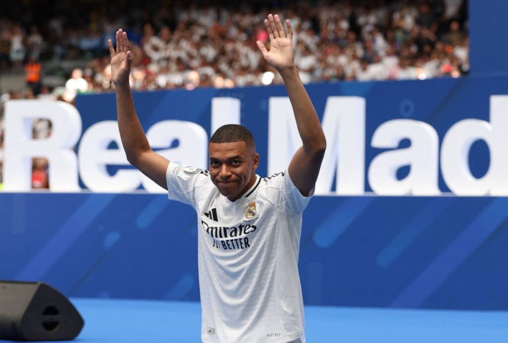 Kylian Mbappé ouvre une nouvelle page de son histoire en marquant un doublé contre le Betis Séville, le dimanche 1er septembre 2024, lors du 3ème match du Real Madrid en Liga.