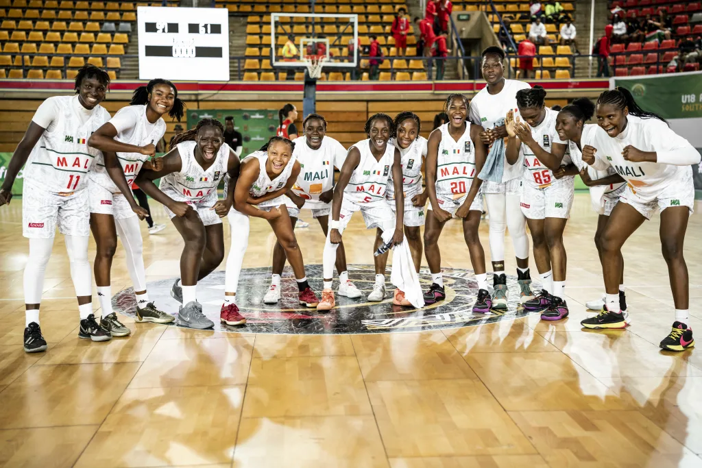 Les aiglons viennent de s'inscrire premier de la poule B de l'Afrobasket des moins de 18 ans 2024, en écrasant les dames du Maroc, le lundi 09 septembre 2024 en Afrique du Sud à Pretoria.