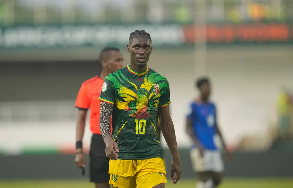 Deux fois homme du match, deux buts, et deux blessures : Yves Bissouma plus que jamais determiné à défendre les couleurs du MaliLe nouveau capitaine de l’équipe senior A du Mali fait parler de lui sur les réseaux sociaux mais cette fois-ci en bien.