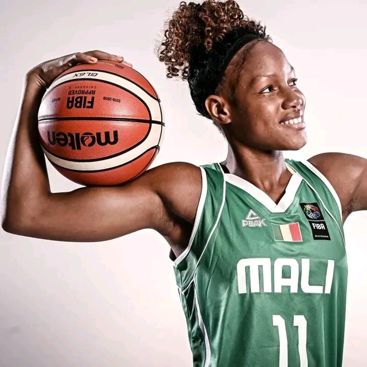 C’est ce jeudi 17 octobre 2024, que Diouma Berthé, l'internationale malienne de 22 ans et grande sœur de Rokiatou Berthé championne de l’afrobasket U18 2024, s'est engagée avec l'AS Ville de Dakar, où elle participera à la Coupe d'Afrique des Clubs avec l'équipe en décembre.